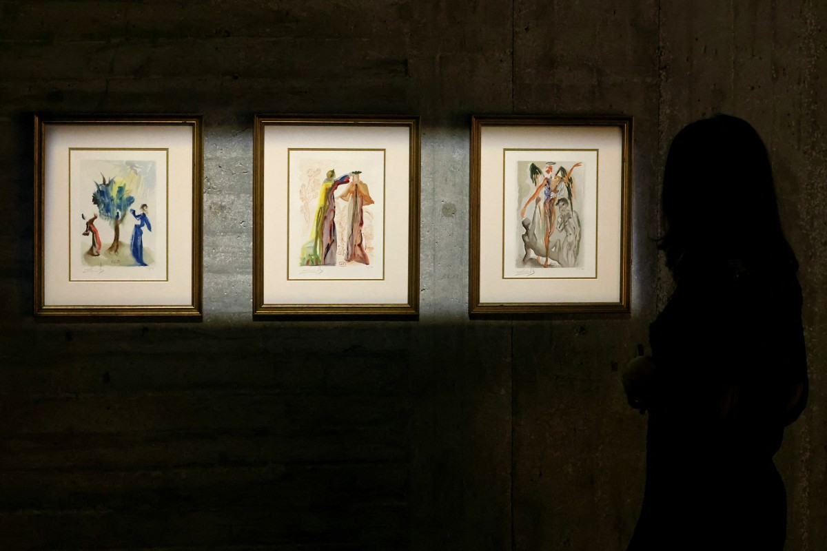 بالصور- معرض للوحات دالي عن ملحمة دانتي الكوميديا الإلهية في بيروت... ومأساة غزة حاضرة